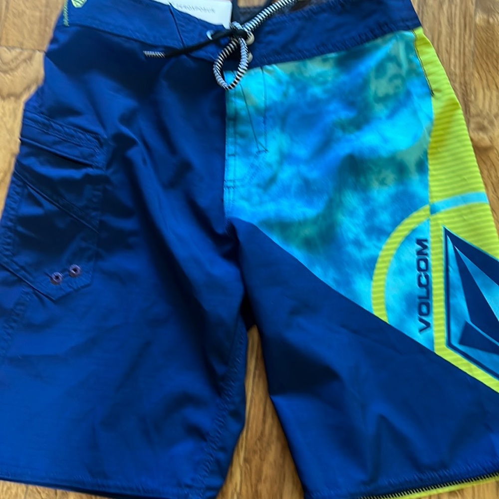 Swim trunks men size small new woth tag never worn